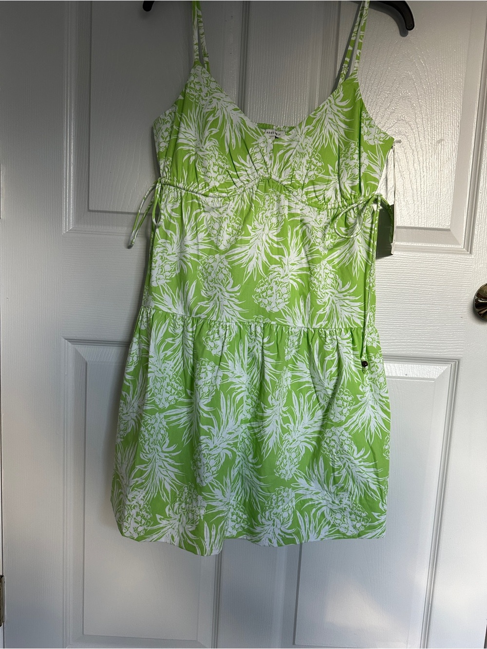 Sleeveless Green Tropical-Print Mini Dress with Cinched Waist